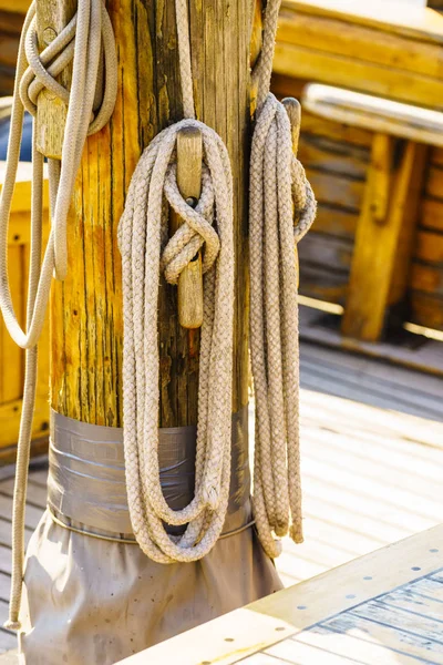 Mast tuigage op boot — Stockfoto