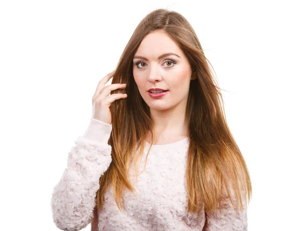 Retrato de mujer atractiva feliz con jersey ligero — Foto de Stock