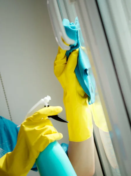 Hand cleaning window at home using detergent rag — Stock Photo, Image