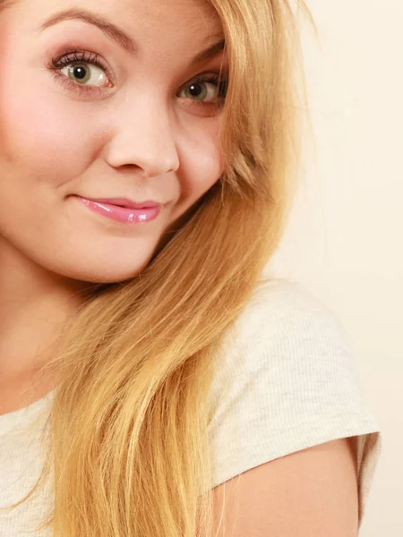 Portrait of happy smiling young blonde woman — Stock Photo, Image