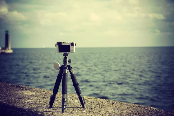 Photo camera on tripod in nature — Stock Photo, Image