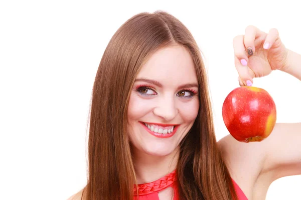 女性の魅力的な女の子カラフルなメイクを保持するリンゴ果実 — ストック写真