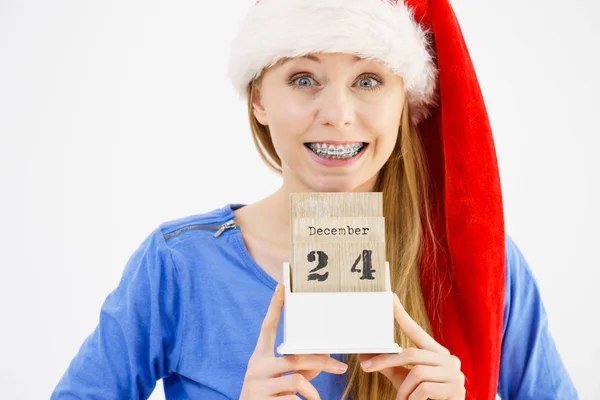 Різдвяна жінка тримає календар . — стокове фото