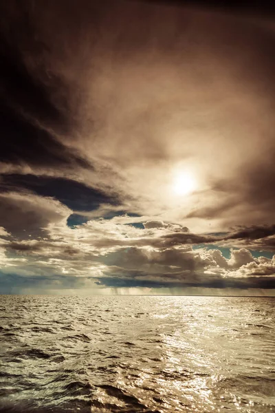 Krásný západ slunce na oceán moře — Stock fotografie
