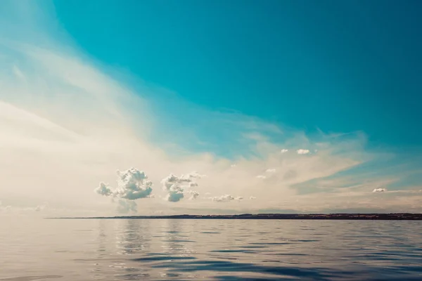 Prachtige zeegezicht avond zee horizon en lucht — Stockfoto