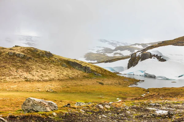 Montagnes enneigées en Norvège — Photo