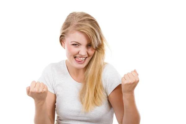 행복 한 긍정적인 금발 여자 주먹 떨림 — 스톡 사진