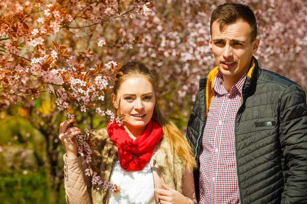 Happy couple having romantic date in park — Stock Photo, Image