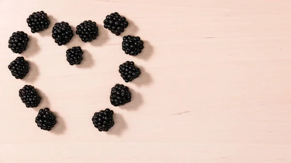 Fresh berries of blackberry in form heart — Stock Photo, Image