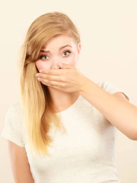 Ashamed woman having hand on mouth — Stock Photo, Image