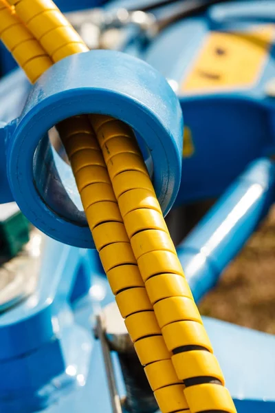 Fili tubolari in involucro di gomma arancione — Foto Stock