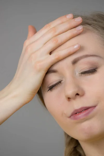 Woman having head ache — Stock Photo, Image