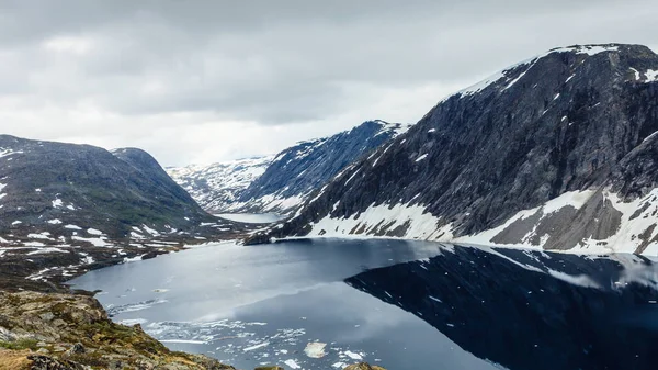 Lago Djupvatnet, Noruega — Foto de Stock