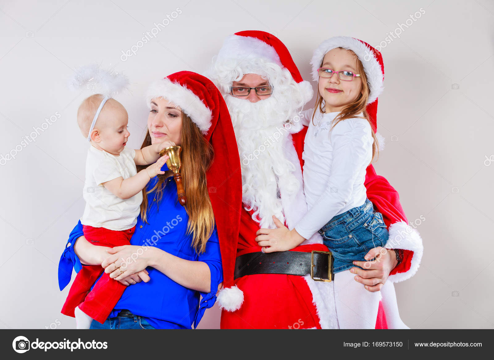 母は サンタと 2 人の娘のクリスマスの家族の写真 ストック写真 C Voyagerix 母は サンタと 2 人の娘のクリスマスの家族の写真 ストック写真 C Voyagerix