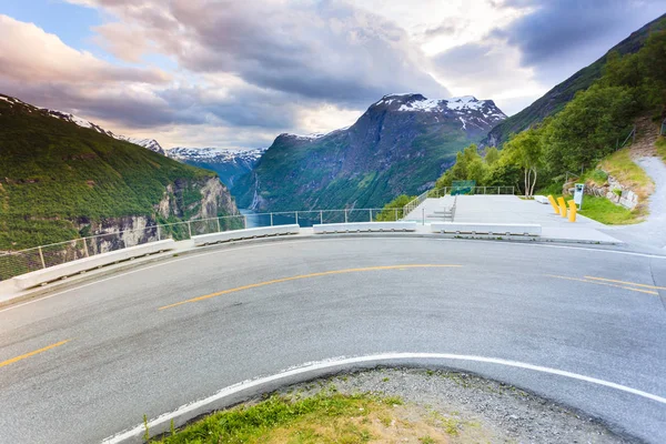 Geirangerfjord에 Flydasjuvet 노르웨이에서 보기 — 스톡 사진