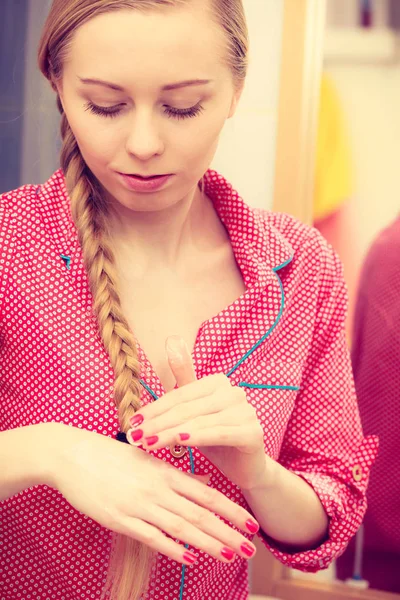 Woman applying hand cream on hands — Stock Photo, Image