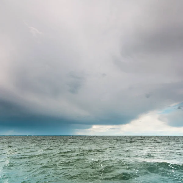 Horizonte do mar de paisagem marinha e céu . — Fotografia de Stock