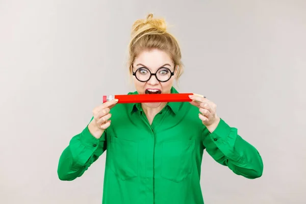 Business woman biting pencil — Stock Photo, Image