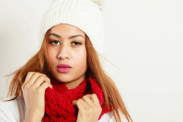 Mulatto woman wearing warm winter clothing — Stock Photo, Image