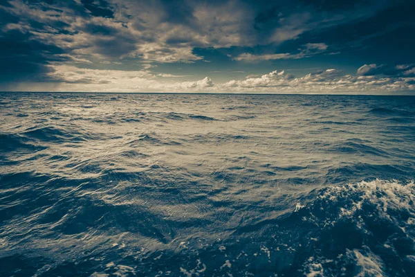 Horizonte do mar de paisagem marinha e céu . — Fotografia de Stock