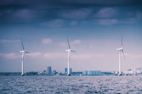 Turbines windpark in de Oostzee, Denemarken — Stockfoto