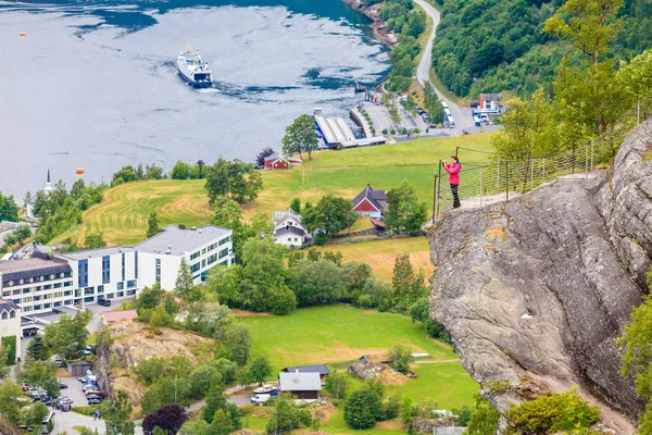 Geirangerfjord και το χωριό Geiranger στη Νορβηγία — Φωτογραφία Αρχείου