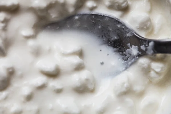 Detaljerade närbild av yoghurt med upphov — Stockfoto