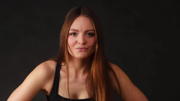 Mujer joven con maquillaje natural . — Foto de Stock