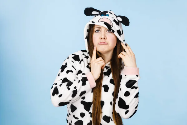 十代の混乱パジャマ漫画を身に着けている女の子 — ストック写真