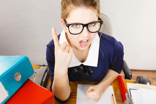 Arrabbiato pazzo prepotente donna d'affari essere furioso — Foto Stock