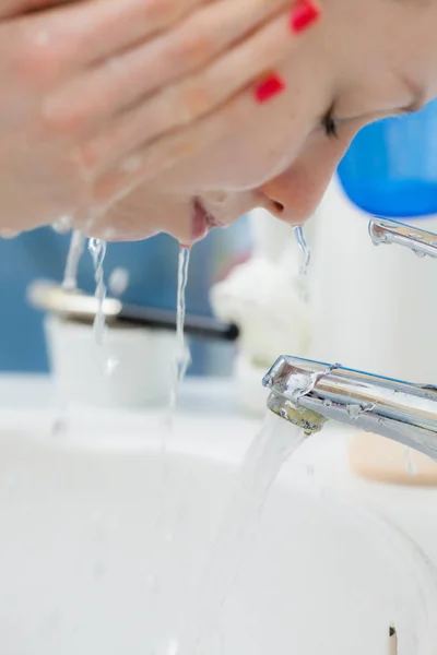 Woman washing face in bathroom. Hygiene. — Stock Photo, Image