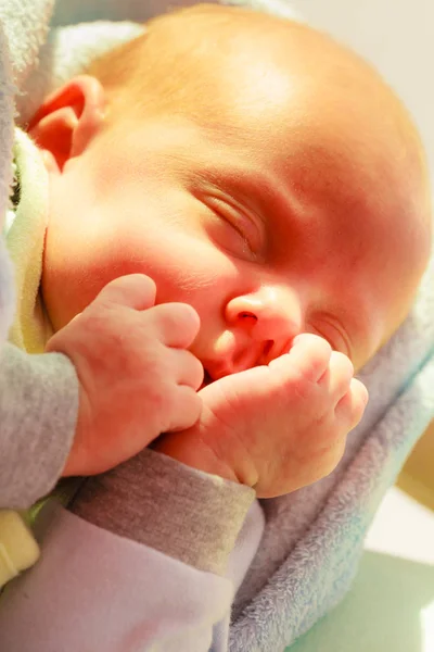 Little newborn baby sleeping calmly in blanket — Stock Photo, Image