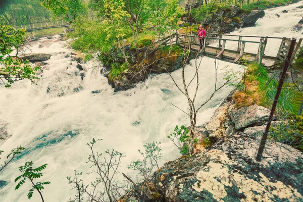 Tourist on river bridge, Norway — Stock Photo, Image