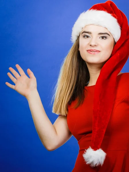 Mulher positiva vestindo traje de Papai Noel ajudante — Fotografia de Stock