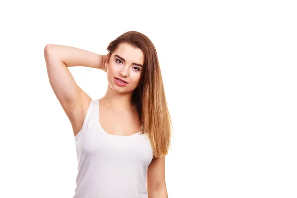 Retrato de una joven adolescente con cabello castaño largo —  Fotos de Stock