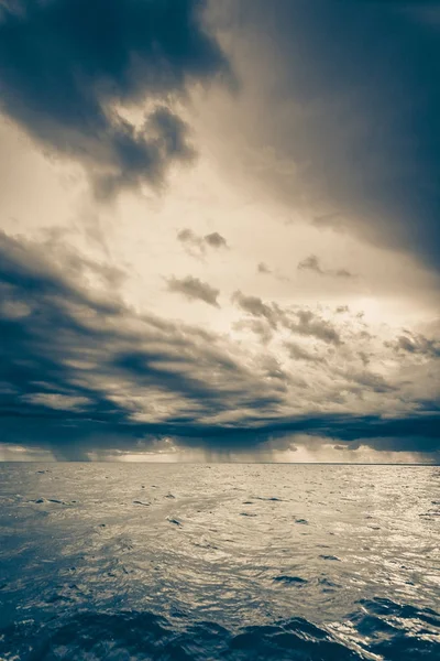 Bellissimo paesaggio marino sera orizzonte marino e cielo — Foto Stock