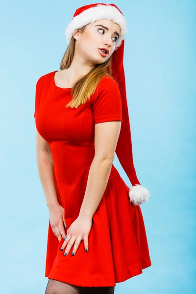 Mujer positiva con traje de ayudante de Santa Claus — Foto de Stock