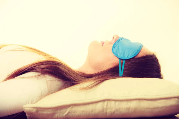 Brunette woman sleeping in blue eye sleep mask — Stock Photo, Image