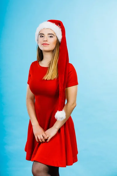 Mulher vestindo traje de Papai Noel ajudante — Fotografia de Stock