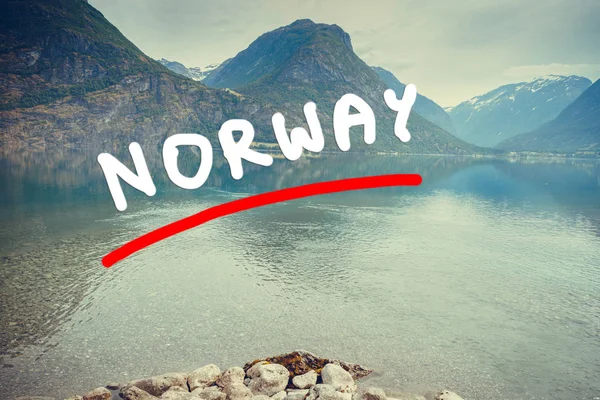 Bergen en meer in Noorwegen, — Stockfoto