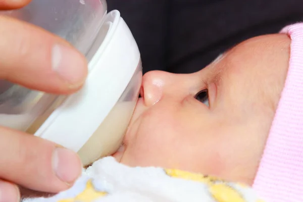 Little newborn baby lying, drinking from bottle — Stock Photo, Image