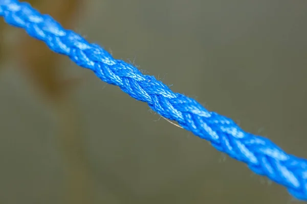 Детальный крупный план толстой синей веревки — стоковое фото