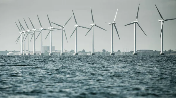 Turbines windpark in de Oostzee, Denemarken — Stockfoto