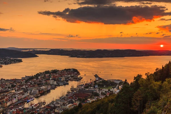 Cityspace av bergen i Norge — Stockfoto