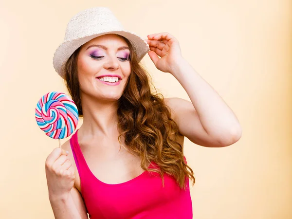 Woman holds colorful lollipop candy in hand — Stock Photo, Image