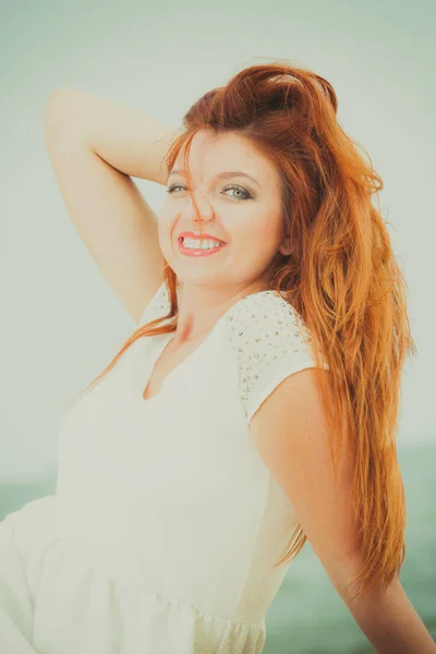 Portrait de belle rousse femme adulte — Photo