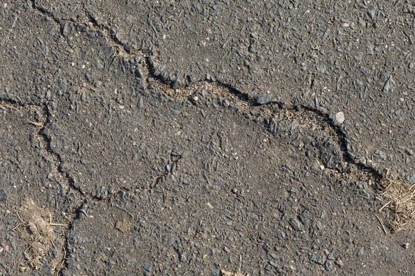 Grå lera, betongvägg med sprickor — Stockfoto
