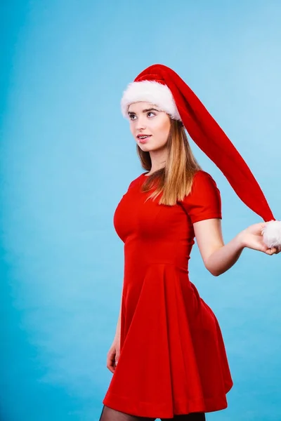 Feliz mulher vestindo Papai Noel ajudante traje — Fotografia de Stock