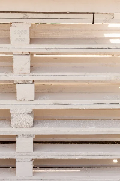 Подробный крупный план деревянных поддонов — стоковое фото