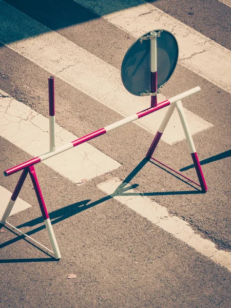 Temporary road sign on city street — Stock Photo, Image